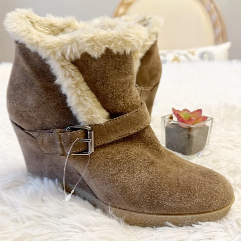 NEW AQUATALIA Italy Carlotta tan suede fur ankle bootie wedge women size 7.5